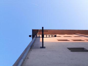 OSTRAVSKÁ UNIVERZITA - konstrukce na uchycení banneru - SVEREO