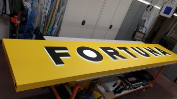 interierova světelná reklama