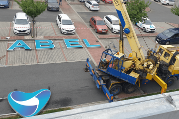 Montáž světelných reklam