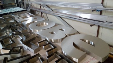 nerezová reklama světelná