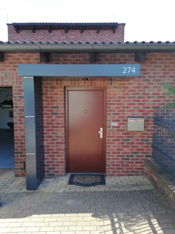 atypické zastřešení vchodu